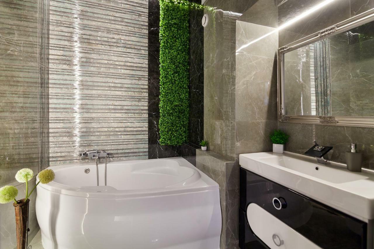 Delux Leopolli Apartments Near Shopping Mall Forum Lviv Ngoại thất bức ảnh
