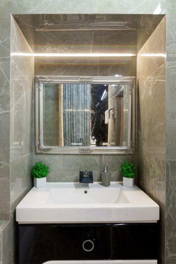 Delux Leopolli Apartments Near Shopping Mall Forum Lviv Ngoại thất bức ảnh